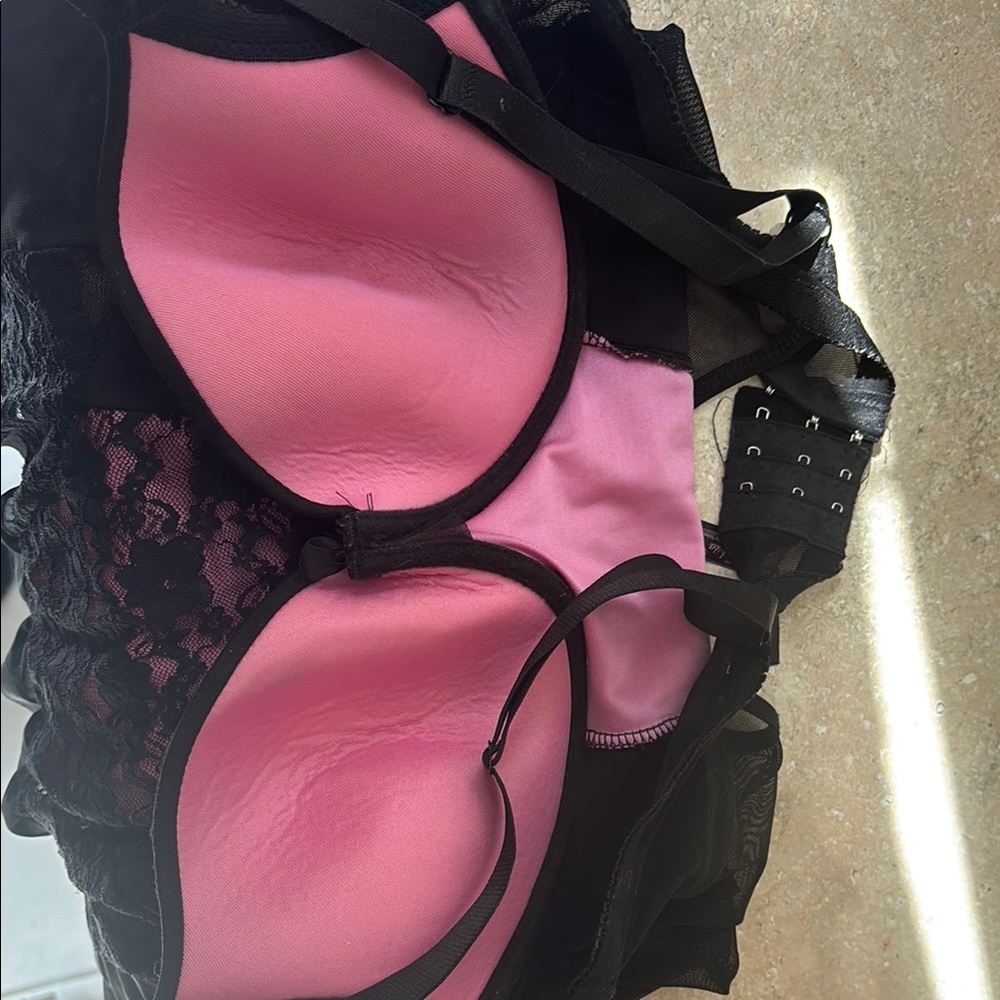 Elegant Black and Pink Lace Chemise - Picture 3 of 5